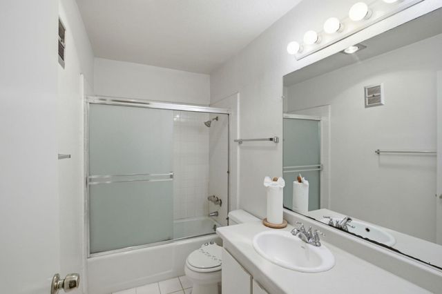 305 Tradewinds Drive 5, San Jose, CA 95123