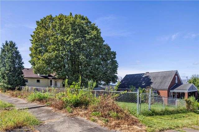 1505 Raymond Ave, Latrobe, PA 15650