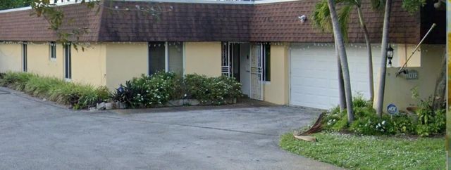 19112 W W Lake, Hialeah, FL 33015