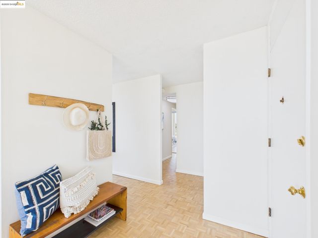 320 Lee St 1002, Oakland, CA 94610
