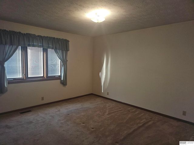 4909 Giles Road, Omaha, NE 68157