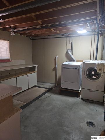 4909 Giles Road, Omaha, NE 68157