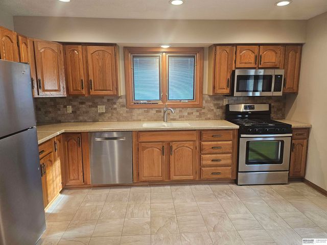 4909 Giles Road, Omaha, NE 68157