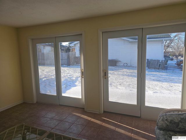 4909 Giles Road, Omaha, NE 68157