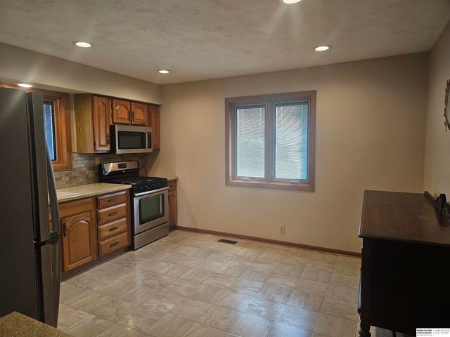 4909 Giles Road, Omaha, NE 68157