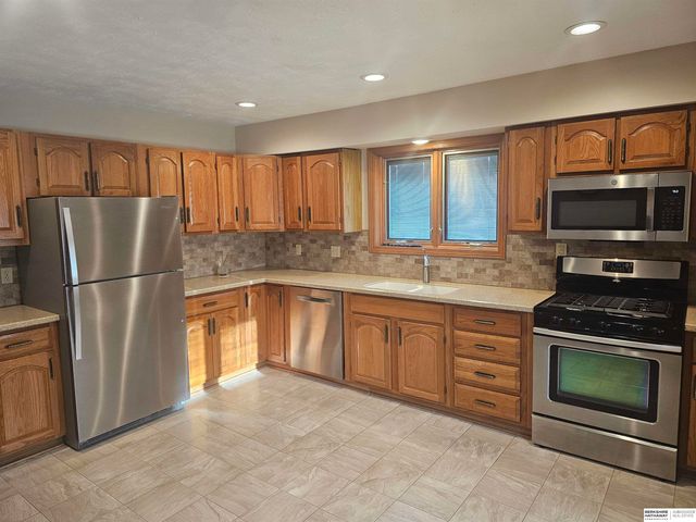 4909 Giles Road, Omaha, NE 68157