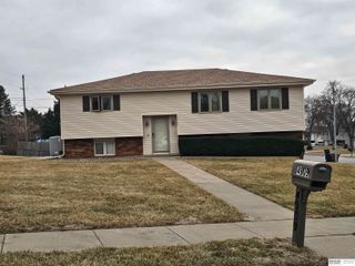 4909 Giles Road, Omaha, NE 68157