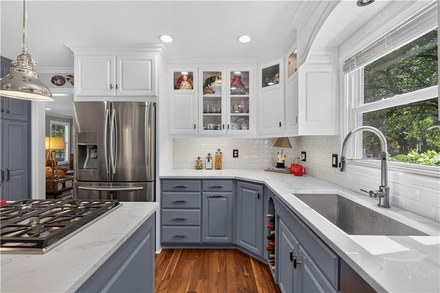 12816 Sagamore Road, Leawood, KS 66209