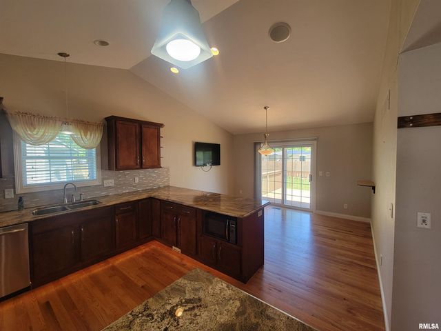 618 MICKEL Parkway, Washington, IL 61571