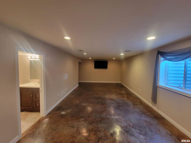618 MICKEL Parkway, Washington, IL 61571
