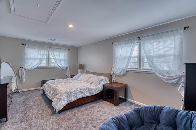 5822 Hamilton Drive, Evansville, IN 47711