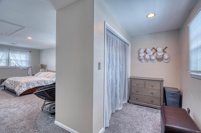 5822 Hamilton Drive, Evansville, IN 47711