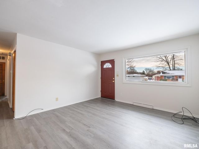 5517 N RENWOOD Avenue, Peoria, IL 61614