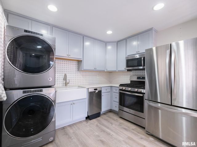 5517 N RENWOOD Avenue, Peoria, IL 61614