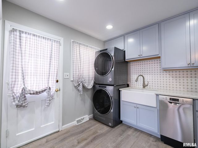 5517 N RENWOOD Avenue, Peoria, IL 61614