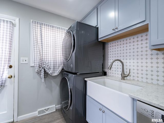 5517 N RENWOOD Avenue, Peoria, IL 61614