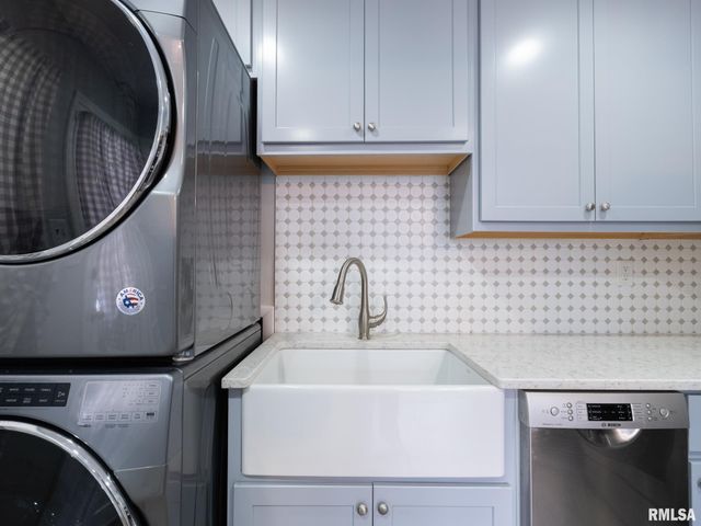 5517 N RENWOOD Avenue, Peoria, IL 61614