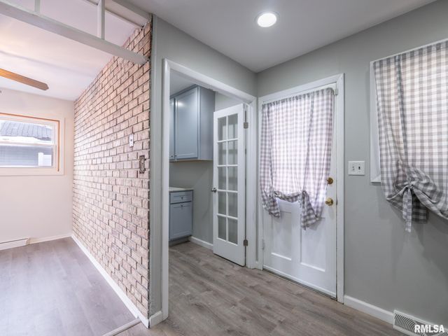 5517 N RENWOOD Avenue, Peoria, IL 61614