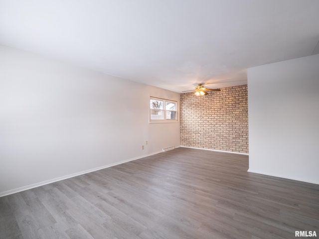 5517 N RENWOOD Avenue, Peoria, IL 61614