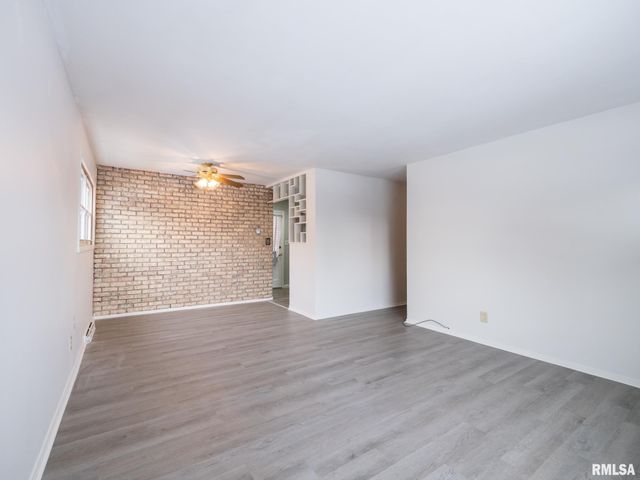 5517 N RENWOOD Avenue, Peoria, IL 61614