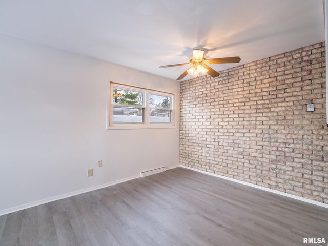 5517 N RENWOOD Avenue, Peoria, IL 61614