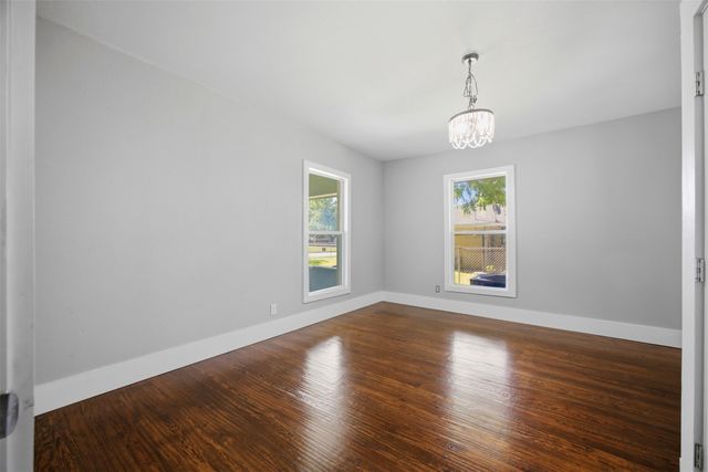 603 N Mckinney Street, Ennis, TX 75119
