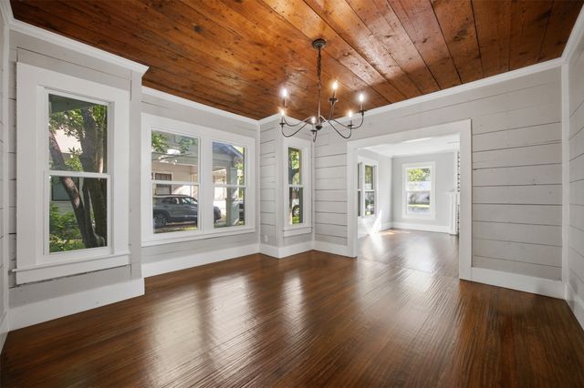 603 N Mckinney Street, Ennis, TX 75119