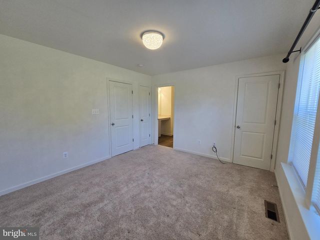 12 PITCH PINE CT, Bunker Hill, WV 25413