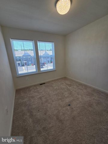 12 PITCH PINE CT, Bunker Hill, WV 25413