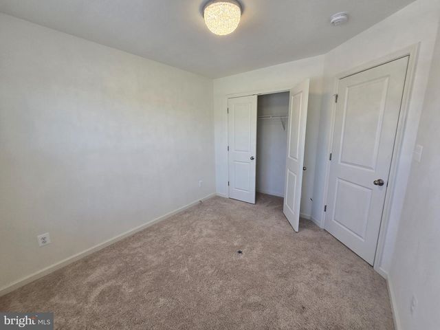 12 PITCH PINE CT, Bunker Hill, WV 25413
