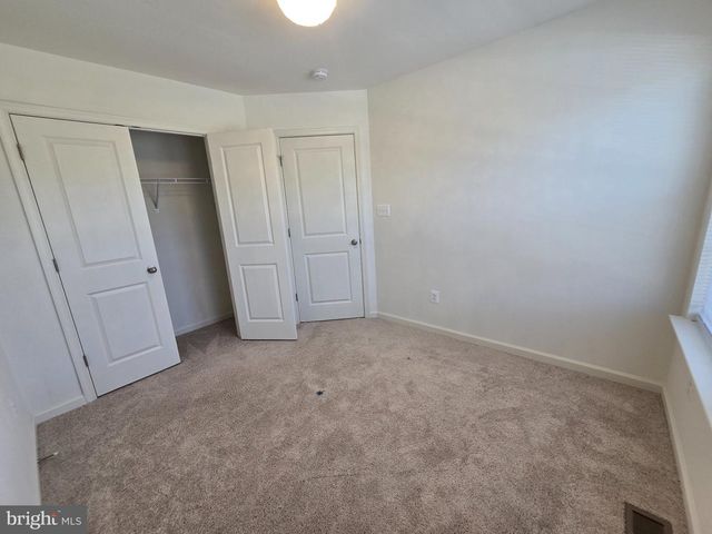 12 PITCH PINE CT, Bunker Hill, WV 25413