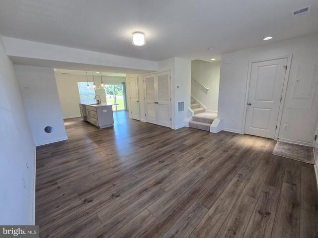 12 PITCH PINE CT, Bunker Hill, WV 25413