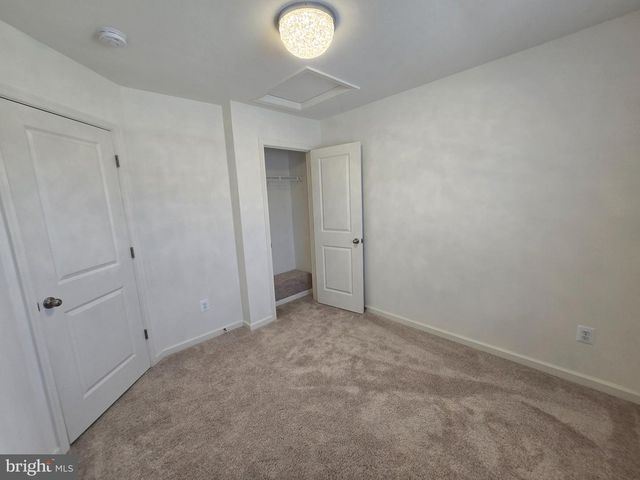 12 PITCH PINE CT, Bunker Hill, WV 25413