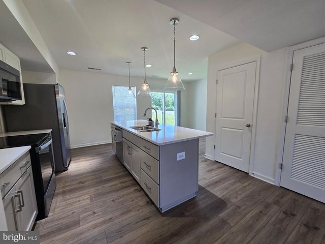 12 PITCH PINE CT, Bunker Hill, WV 25413