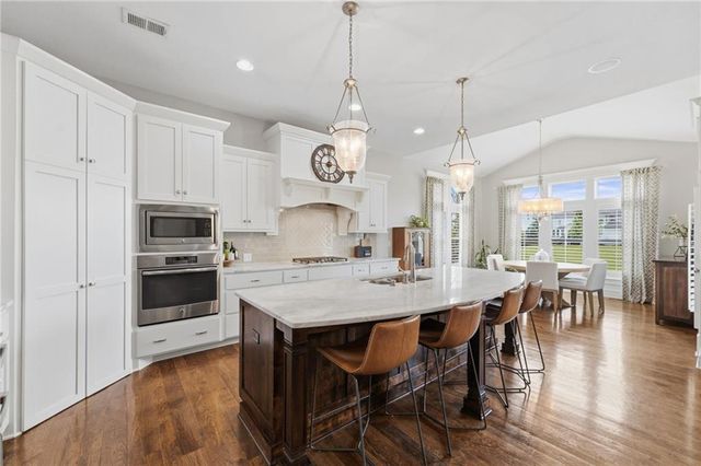 7019 Apache Drive, Shawnee, KS 66226