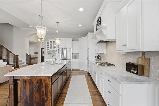 7019 Apache Drive, Shawnee, KS 66226
