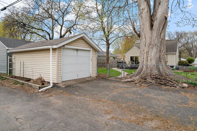 752 Hoyt Avenue W, Saint Paul, MN 55117