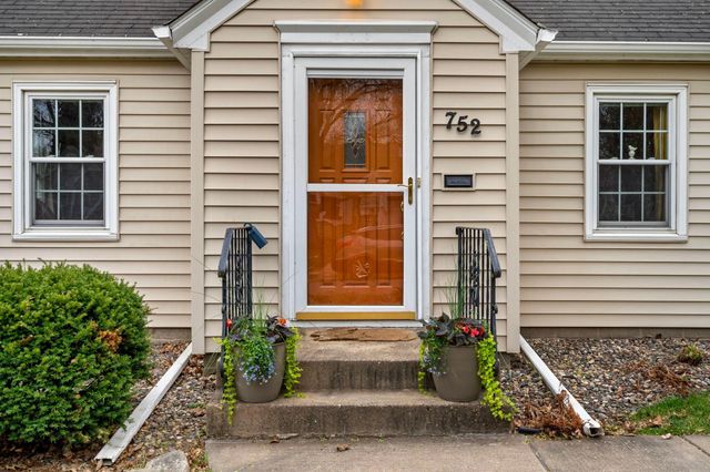 752 Hoyt Avenue W, Saint Paul, MN 55117