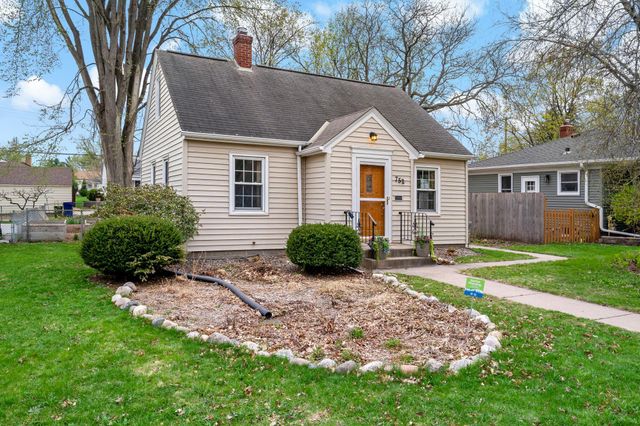 752 Hoyt Avenue W, Saint Paul, MN 55117