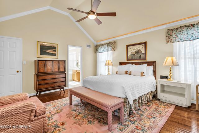 32 Heritage Drive, Shrewsbury Boro, NJ 07702