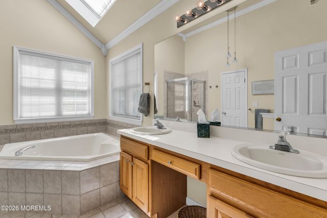32 Heritage Drive, Shrewsbury Boro, NJ 07702