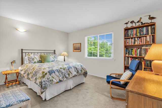 32 Heritage Drive, Shrewsbury Boro, NJ 07702