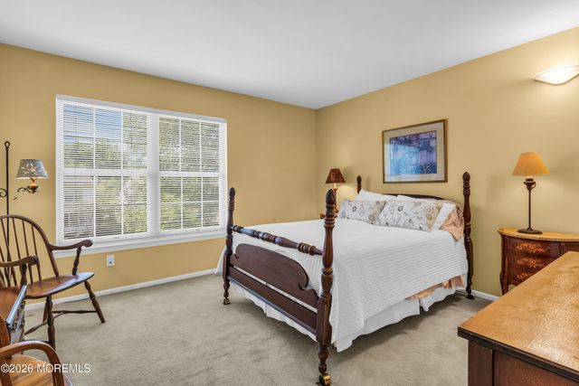 32 Heritage Drive, Shrewsbury Boro, NJ 07702