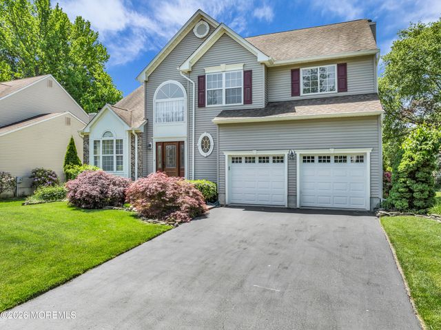 32 Heritage Drive, Shrewsbury Boro, NJ 07702