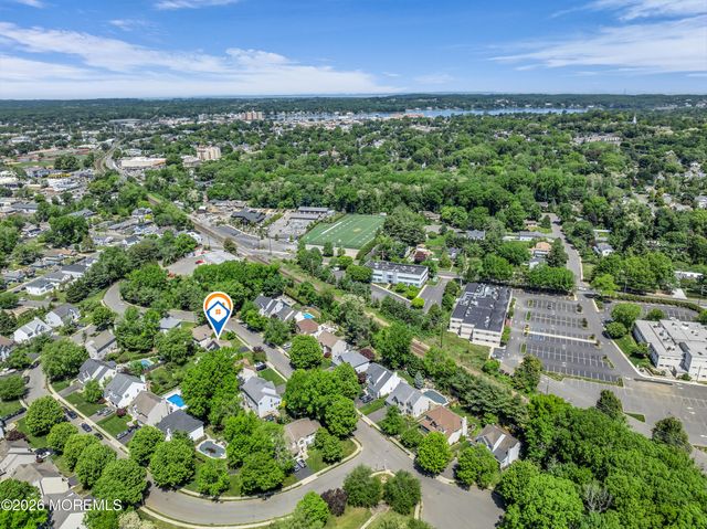 32 Heritage Drive, Shrewsbury Boro, NJ 07702