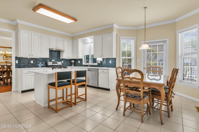 32 Heritage Drive, Shrewsbury Boro, NJ 07702