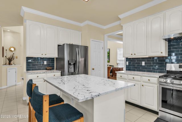 32 Heritage Drive, Shrewsbury Boro, NJ 07702
