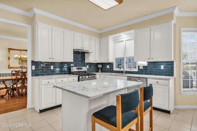 32 Heritage Drive, Shrewsbury Boro, NJ 07702