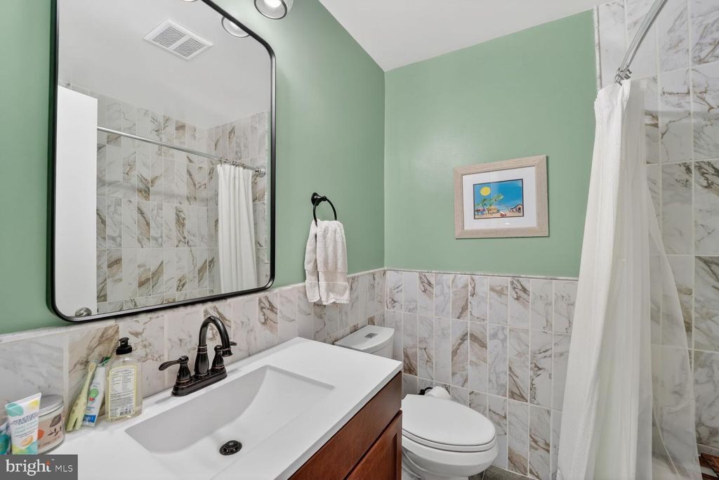 Image 11 of property listing at 10123 CAPITOL VIEW AVE, Silver Spring, MD 20910