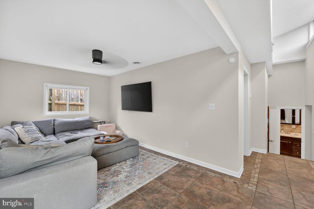 Image 19 of property listing at 10123 CAPITOL VIEW AVE, Silver Spring, MD 20910